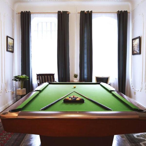 Unique Spacious Classic 3 bedroom Midtown Apartment ! BILLIARD room !, Ryga