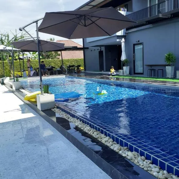 Family Pool View บ้านพักครอบครัวและสระว่ายน้ำ、Ban Bu Laoのホテル