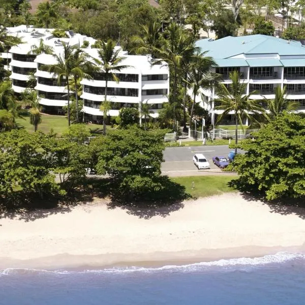 Roydon Beachfront Apartments, hotel en Trinity Beach