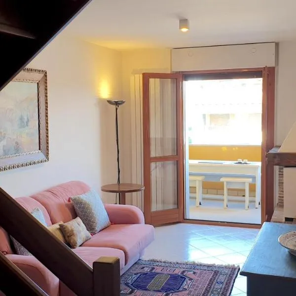 Charming apartment & parking by ANTHEA HOMES, hotel in Grado