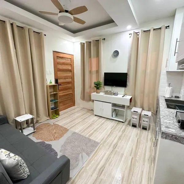 Sunrise Suite Condo Style Stay, hotel v destinaci Santo Cristo