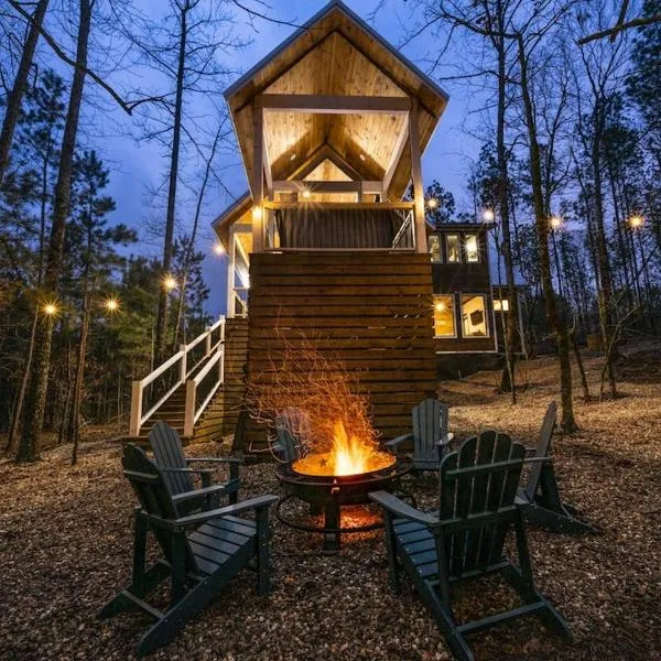 Luxury Cabin Getaway! Hot tub, Pet Friendly, Foosball & More、ブロークン・ボウのホテル