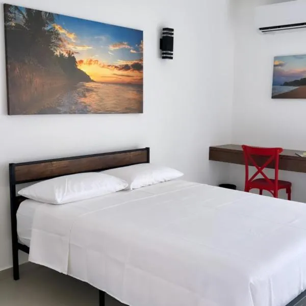 Red Flamboyan Guesthouse and Restaurant, hotel in Rincon
