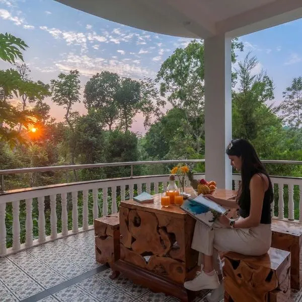 Stayvista at The Haven Grandeur 4BR with BBQ, Bonfire ,Lawn, Hotel in Madikeri