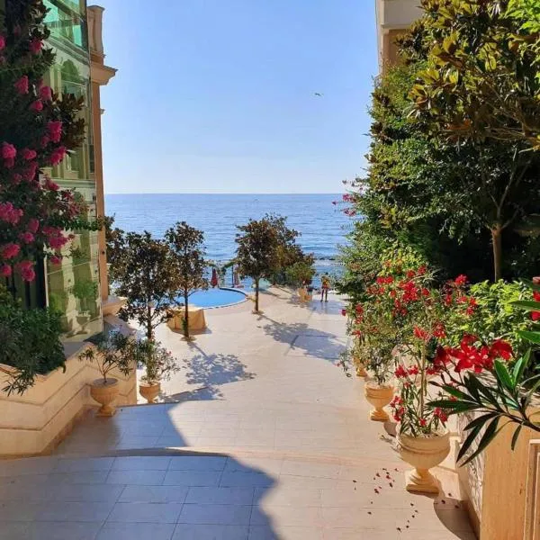 La Mer spacious Apartment with a Sea View, hotel in Varna City
