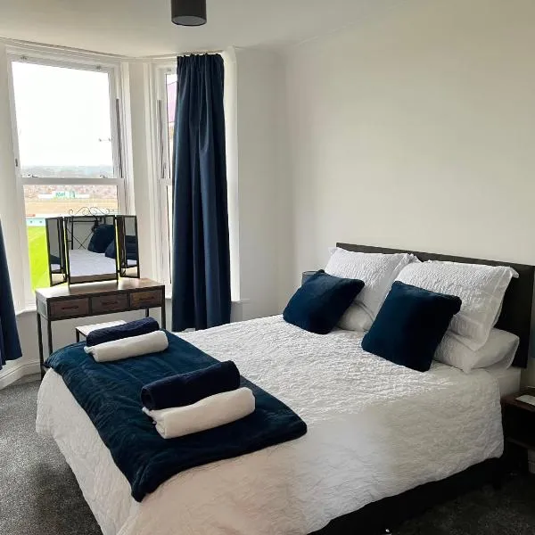 Sandy shoes, hotel in Scarborough