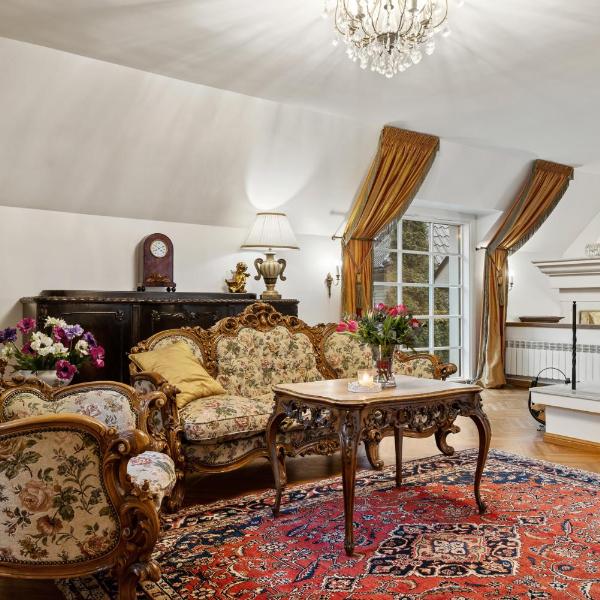 Villa Muusa with a cozy sauna, swimming pool and large beautiful garden, Tallinn