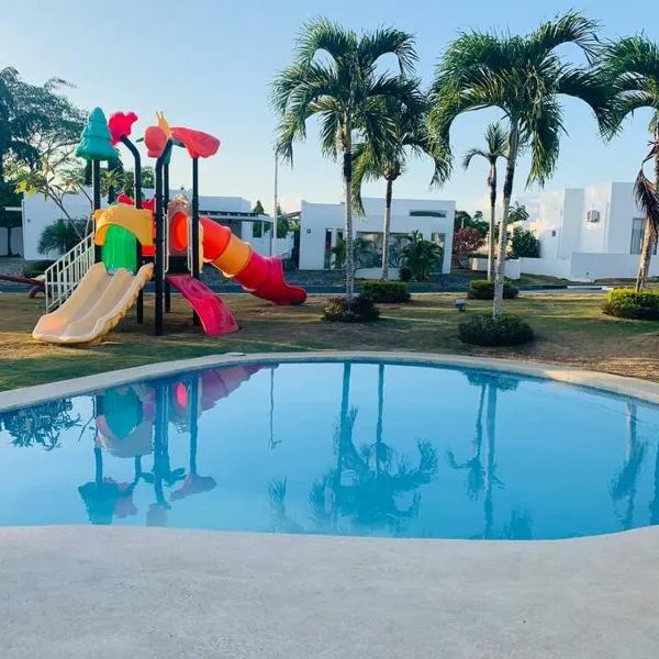 Enjoy a beautiful beach house in Panamá, hôtel à Río Hato