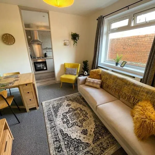 2 bed Central Cardiff Apartment - sleeps five!, hotel in Cardiff