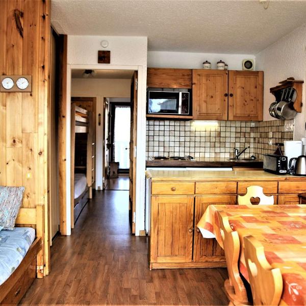 Appartement cosy 2 pièces cabine, 6 couchages, balcon avec vue, à deux pas des pistes et commerces - FR-1-297-26