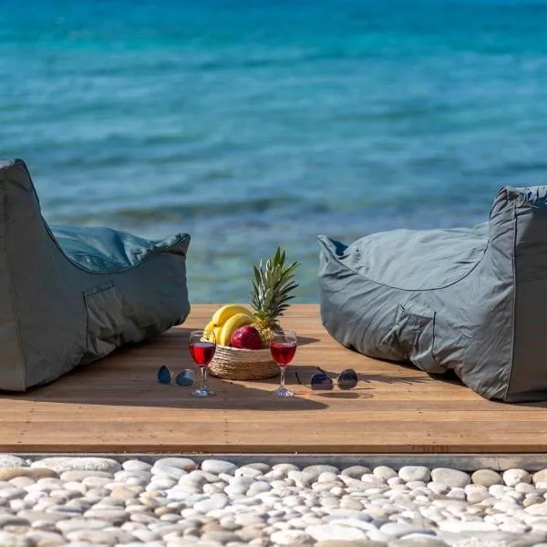 Junam Private Beachfront Cabins, ξενοδοχείο στον Άγιο Νικήτα