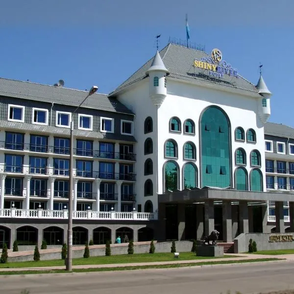 Shiny River Hotel, hotel sa Ustʼ-Kamenogorsk