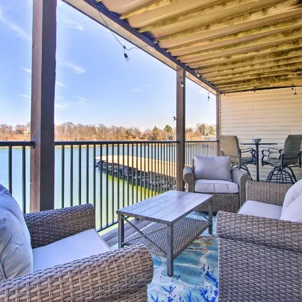Osage Beach Resort Condo with Community Pool!, hotel v destinaci Osage Beach