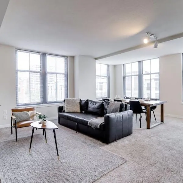 Fantastic 2 BR Condo At Pentagon City, ξενοδοχείο στο Άρλινγκτον