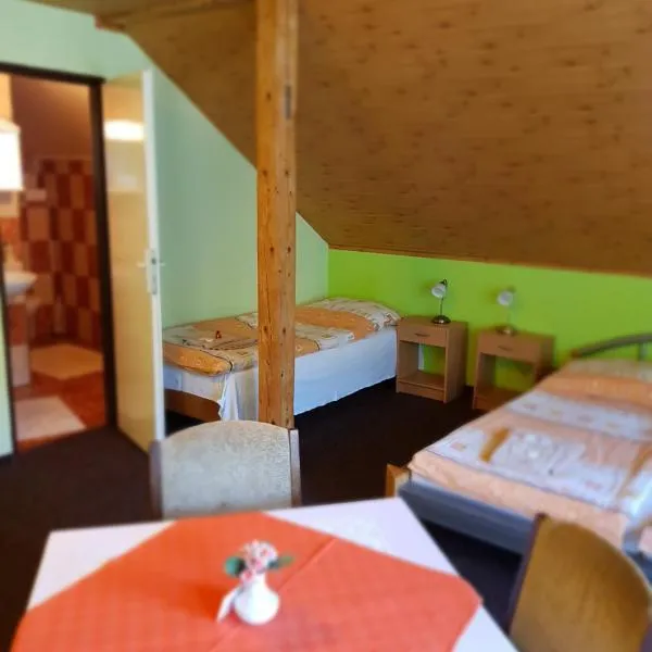 Guest House Pod Lesem Merklín, ξενοδοχείο σε Merklín