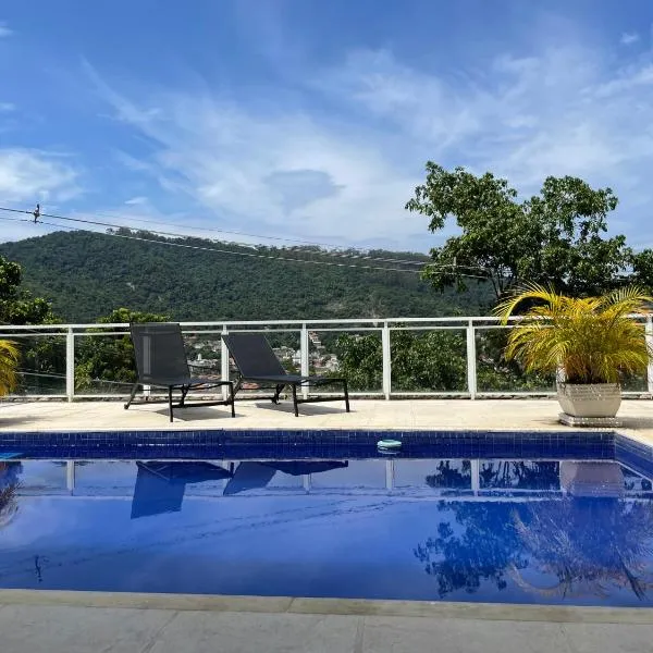 Casa com vista pro Cristo Redentor, hotel in Niterói