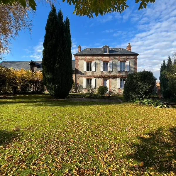 ‘L’ éditeur’ - Maison de Maître Honfleuraise., hotel in La Rivière Saint Sauveur