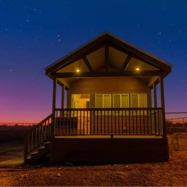 037 Tiny Home nr Grand Canyon South Rim Sleeps 8, hotel in Valle