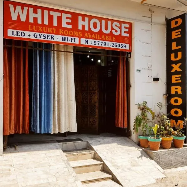 WHITE HOUSE Luxury Rooms - Loved by Travellers, Couples, Corporates, hotel in Jalandhar