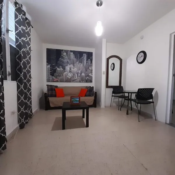 Cozy Apartment across the San Juan Airport, hôtel à San Juan