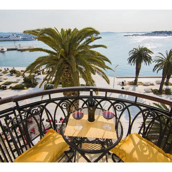 Riva Royal View Luxury Apartments, hotel di Split