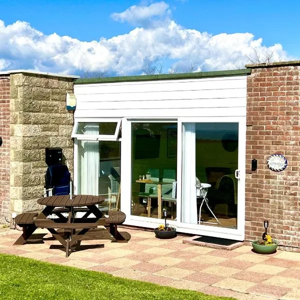 SEAVIEW self-catering coastal bungalow in rural West Wight、フレッシュウォーターのホテル