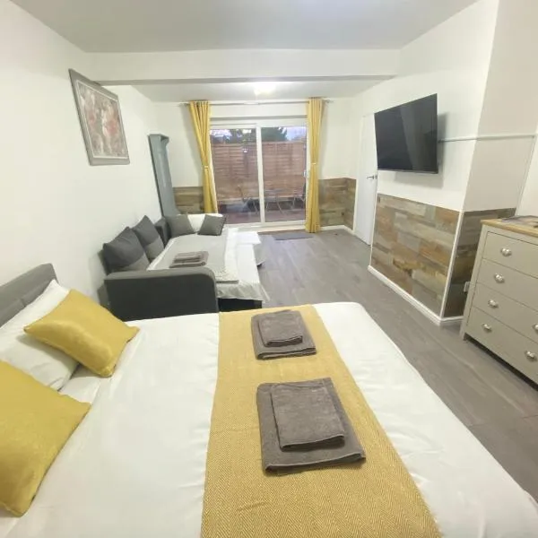 Gatwick Studio, hotel di Horley