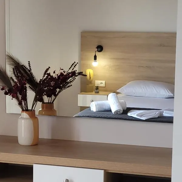 ROULA STUDIOS, Hotel in Planos