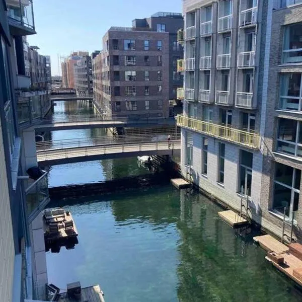Apartment with canal view, hotel en Copenhague