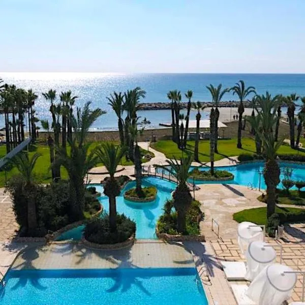 Sandy Beach Hotel & Spa, хотел в Ларнака