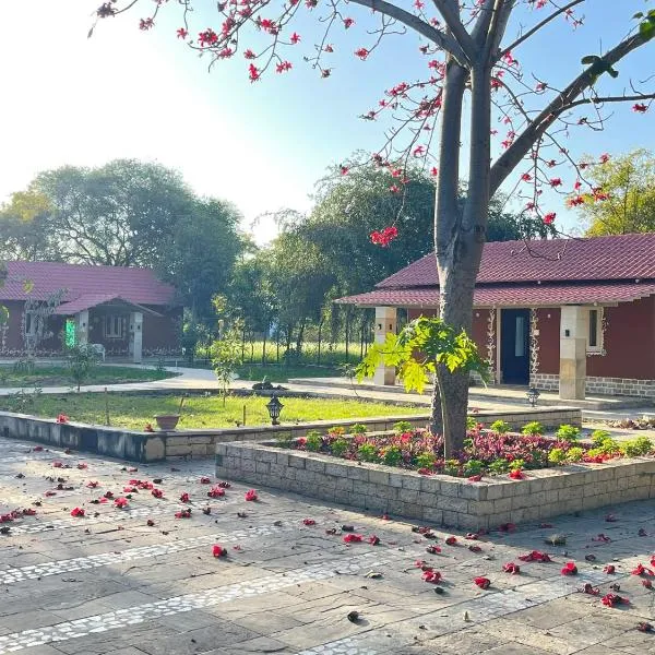 Book Rooms & Villa- Bairagarh Living Farm Stay, hotel in Shivpurī