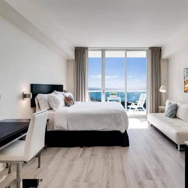 Ocean View Balcony steps from Restaurants, Peacock Park & Marina, hotel in Miami