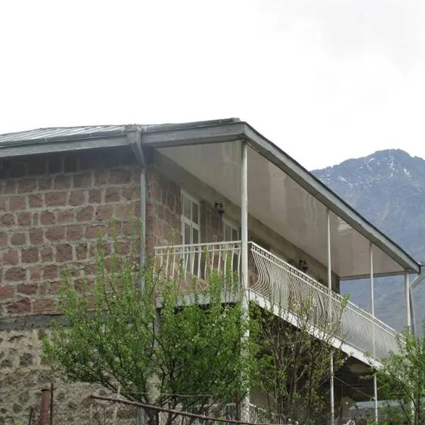 Red Stone Guest House, ξενοδοχείο σε Kazbegi