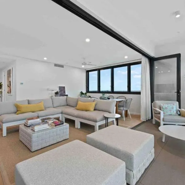 New 3 Bed Penthouse Resort style complex, hotel in Brisbane
