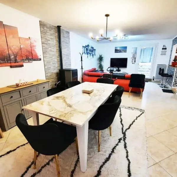 Villa confortable avec Jacuzzi à Chevannes, hotel v destinaci Chevannes