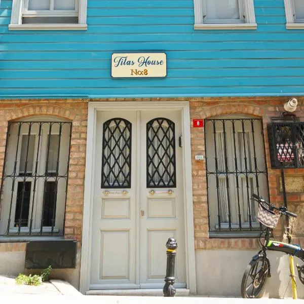 Tilas - Rooms in 19th Century Wooden Townhouse,Kadikoy, Hotel in Istanbul