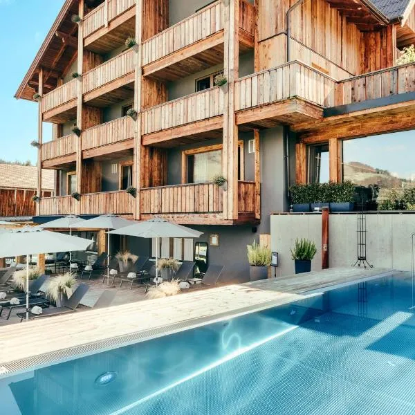 ALMMONTE SENSUM SUITES Boutique Hotel, hotel in Wagrain
