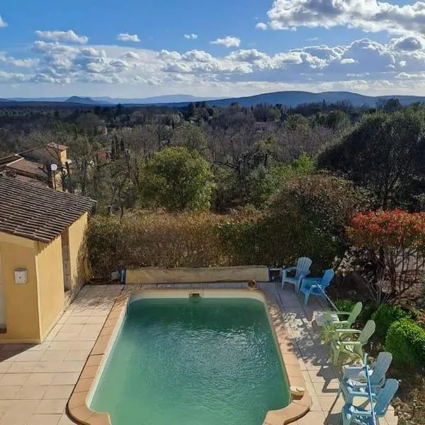 Chez TATA, hôtel à Régusse