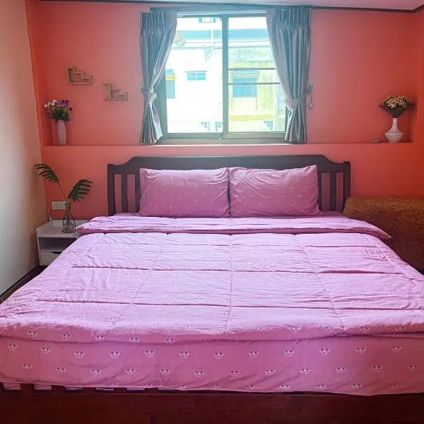 Hostel Banamphur - Sleep like a baby, hotel in Na Jomtien