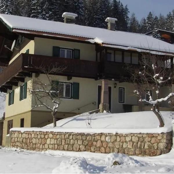 Chalet in Tyrol with Sauna and Ski Slopes,位于Brandenberg的酒店