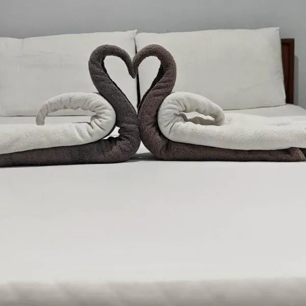 DUCK INN AND RESTAURANT, hotel in Manila