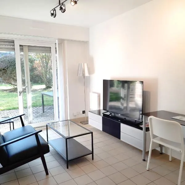 Ty Cocoon- Appartement avec terrasse et parking privé, hotel di Quimper