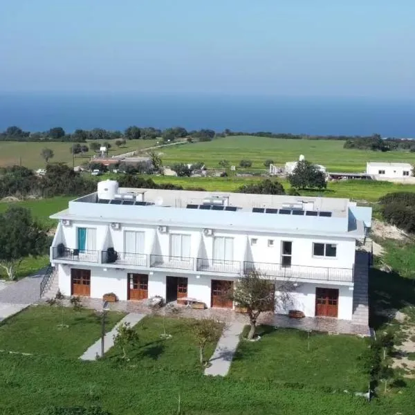 Karpaz Sunset Hotel: Rizokarpaso şehrinde bir otel