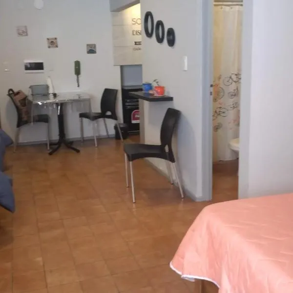 El Racimo, dpto en Ciudad de Mendoza、メンドーサのホテル