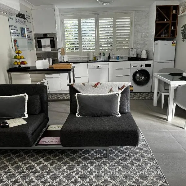 Luxury Boutique Self-Contained Private Granny Flat, Hotel in Ormeau