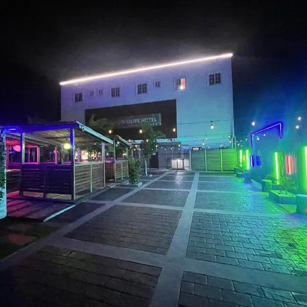 Theo Good Life Hotel，位于Big Ada的酒店