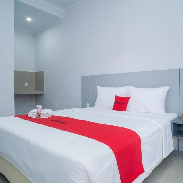 RedDoorz @ Jalan Gunung Talang Mahendradatta, hotel in Kerobokan