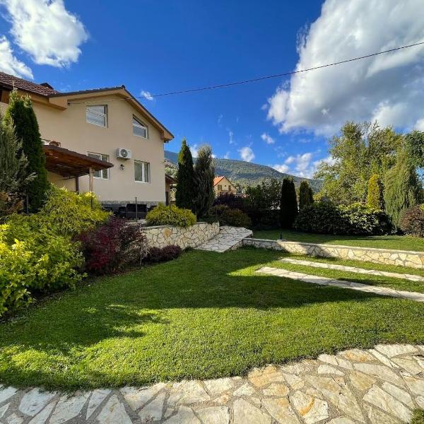 Villa Maria, Nižepole