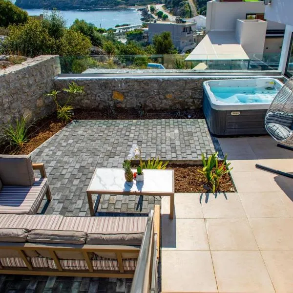 Beach Walk Luxury Suites, hotel in Agios Nikolaos