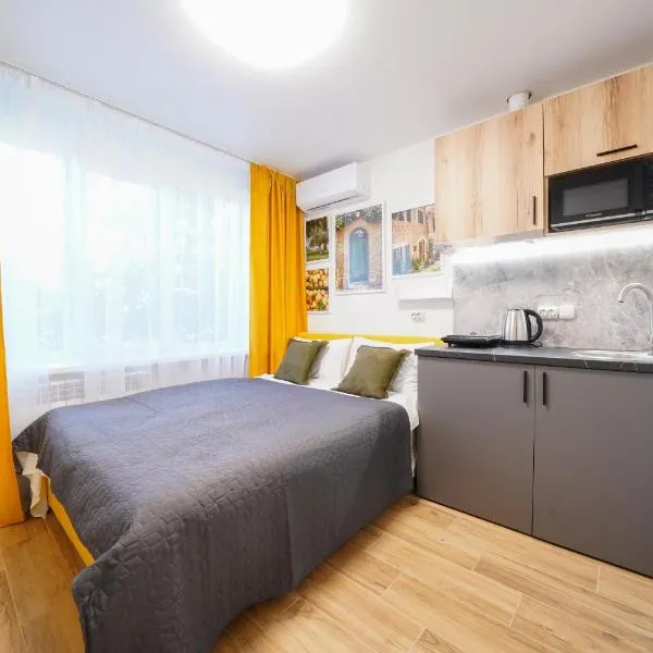 Апартаменти MYFREEDOM неподалік з метро Чернігівська, вода завжди є, hotell i Kiev